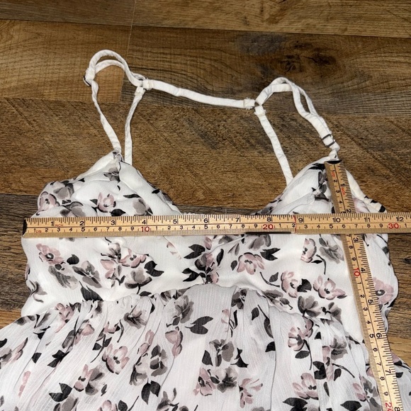 🌸Floral Dream Dress by Hollister 🌸 - Picture 3 of 5